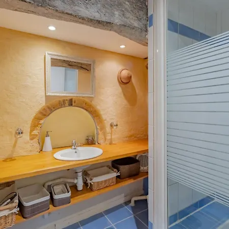 Geraeumiges Haus - Glueck In Unserem Pre By Interhome
