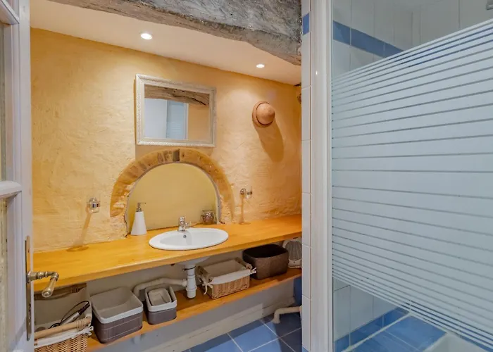 Geraeumiges Haus - Glueck In Unserem Pre By Interhome